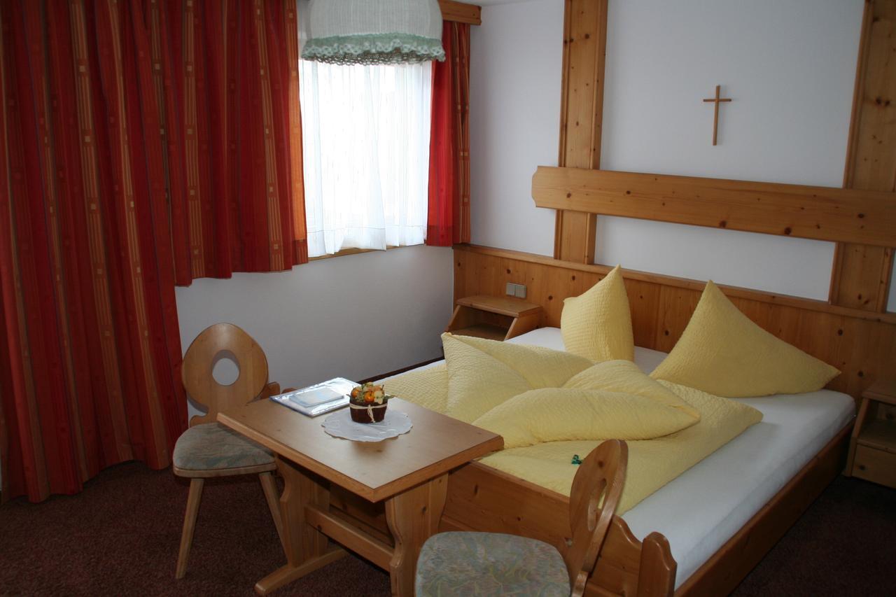 Pension Enzian Niederau Room photo